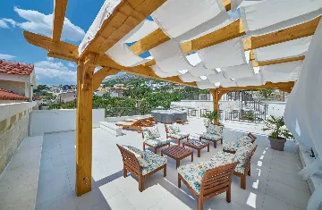 Heated Infinity Pool Stone Villa for 12 in Jesenice