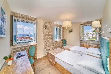 Heated Infinity Pool Stone Villa for 12 in Jesenice