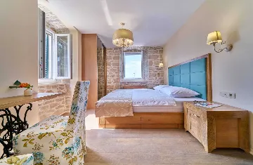 Heated Infinity Pool Stone Villa for 12 in Jesenice