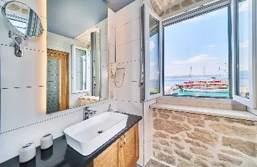 Heated Infinity Pool Stone Villa for 12 in Jesenice