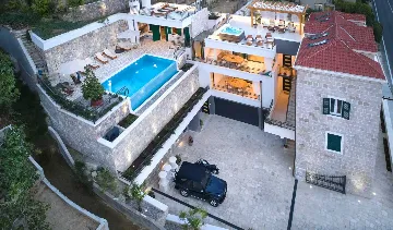 Heated Infinity Pool Stone Villa for 12 in Jesenice