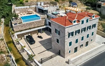 Heated Infinity Pool Stone Villa for 12 in Jesenice