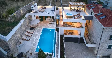 Heated Infinity Pool Stone Villa for 12 in Jesenice