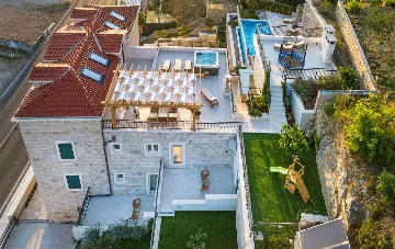 Heated Infinity Pool Stone Villa for 12 in Jesenice