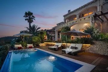5-Bedroom Villa in Vis with Heated Seawater Pool