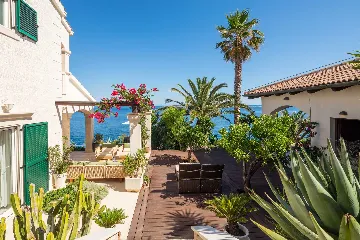 5-Bedroom Villa in Vis with Heated Seawater Pool