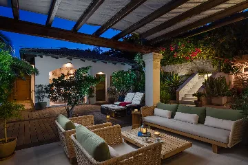 5-Bedroom Villa in Vis with Heated Seawater Pool