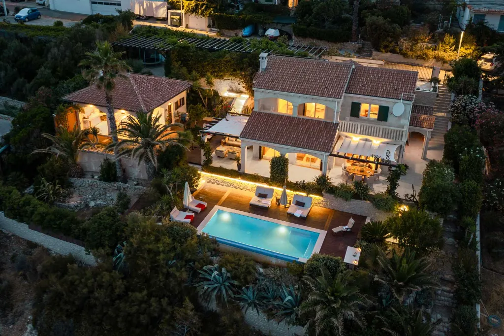 5-Bedroom Villa in Vis with Heated Seawater Pool