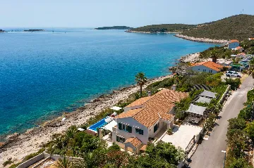 5-Bedroom Villa in Vis with Heated Seawater Pool