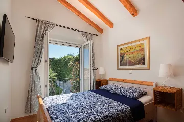 5-Bedroom Villa in Vis with Heated Seawater Pool