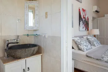 5-Bedroom Villa in Vis with Heated Seawater Pool