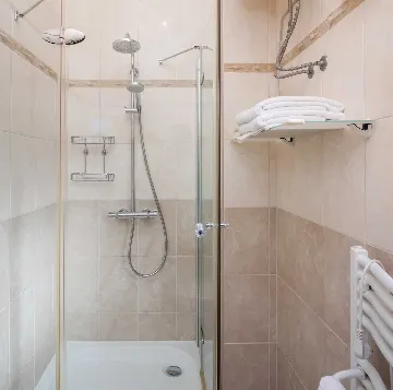 5-Bedroom Villa in Vis with Heated Seawater Pool