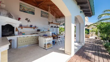 5-Bedroom Villa in Vis with Heated Seawater Pool