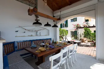 5-Bedroom Villa in Vis with Heated Seawater Pool