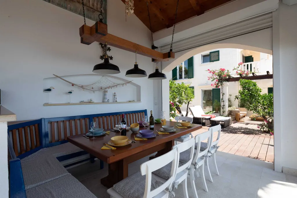 5-Bedroom Villa in Vis with Heated Seawater Pool