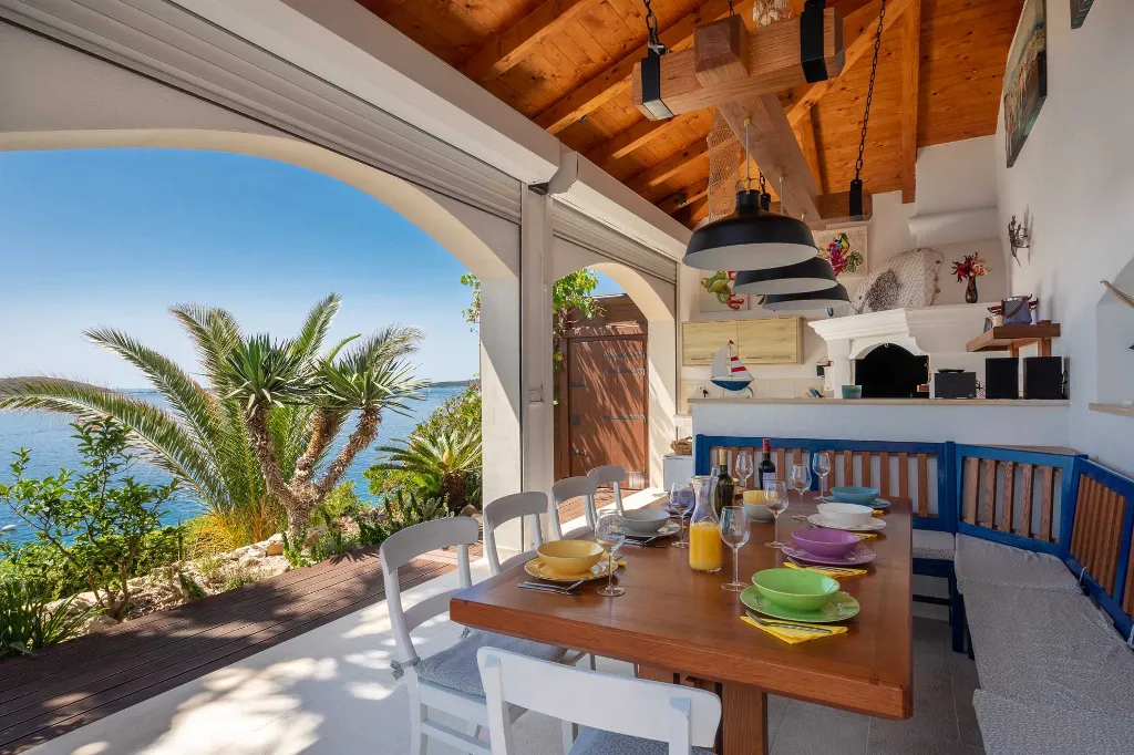 5-Bedroom Villa in Vis with Heated Seawater Pool