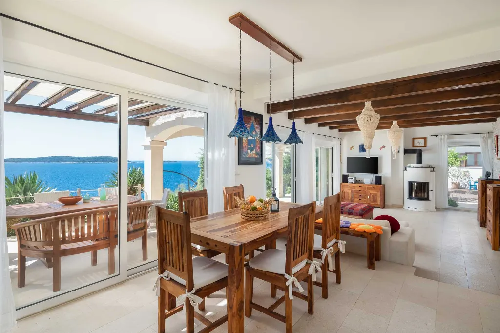 5-Bedroom Villa in Vis with Heated Seawater Pool