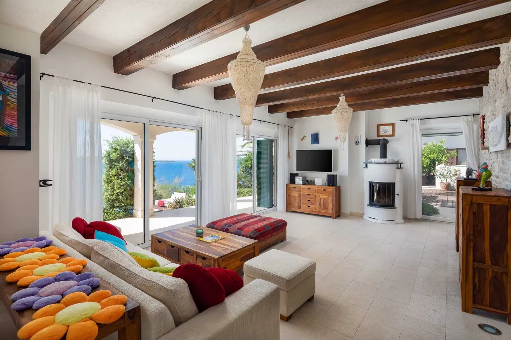 5-Bedroom Villa in Vis with Heated Seawater Pool