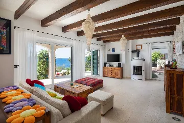 5-Bedroom Villa in Vis with Heated Seawater Pool