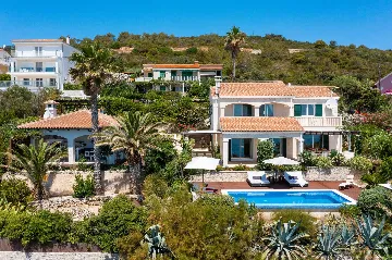 5-Bedroom Villa in Vis with Heated Seawater Pool
