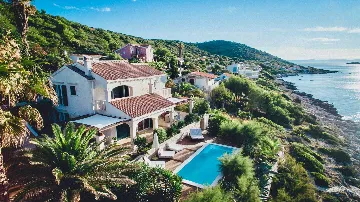 5-Bedroom Villa in Vis with Heated Seawater Pool