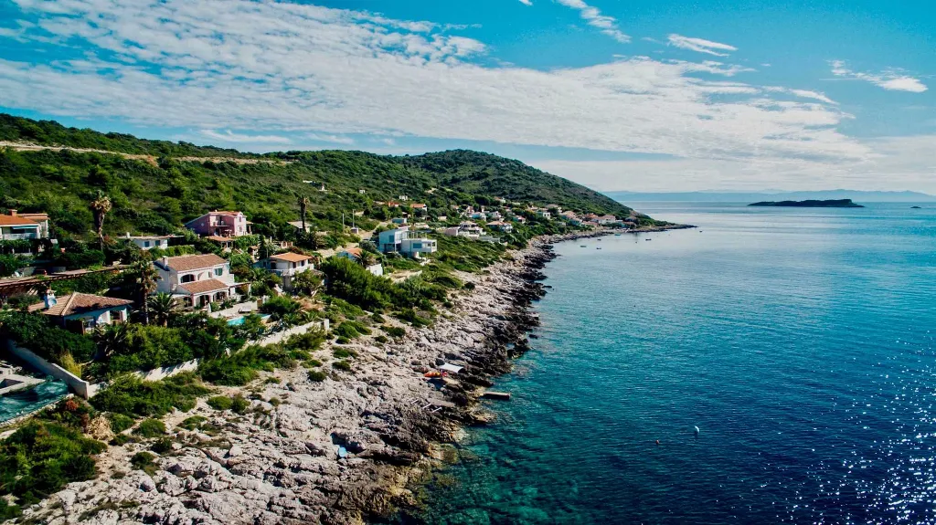 5-Bedroom Villa in Vis with Heated Seawater Pool