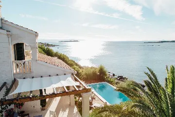 5-Bedroom Villa in Vis with Heated Seawater Pool