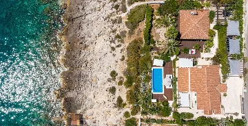 5-Bedroom Villa in Vis with Heated Seawater Pool