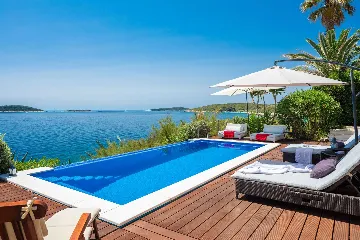 5-Bedroom Villa in Vis with Heated Seawater Pool
