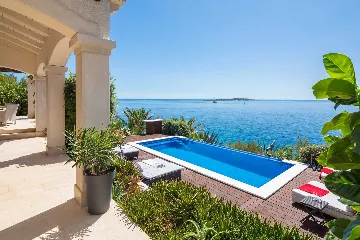 5-Bedroom Villa in Vis with Heated Seawater Pool