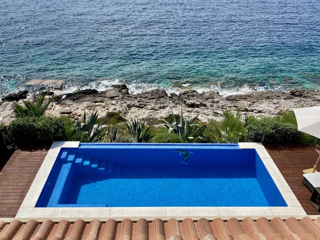 5-Bedroom Villa in Vis with Heated Seawater Pool