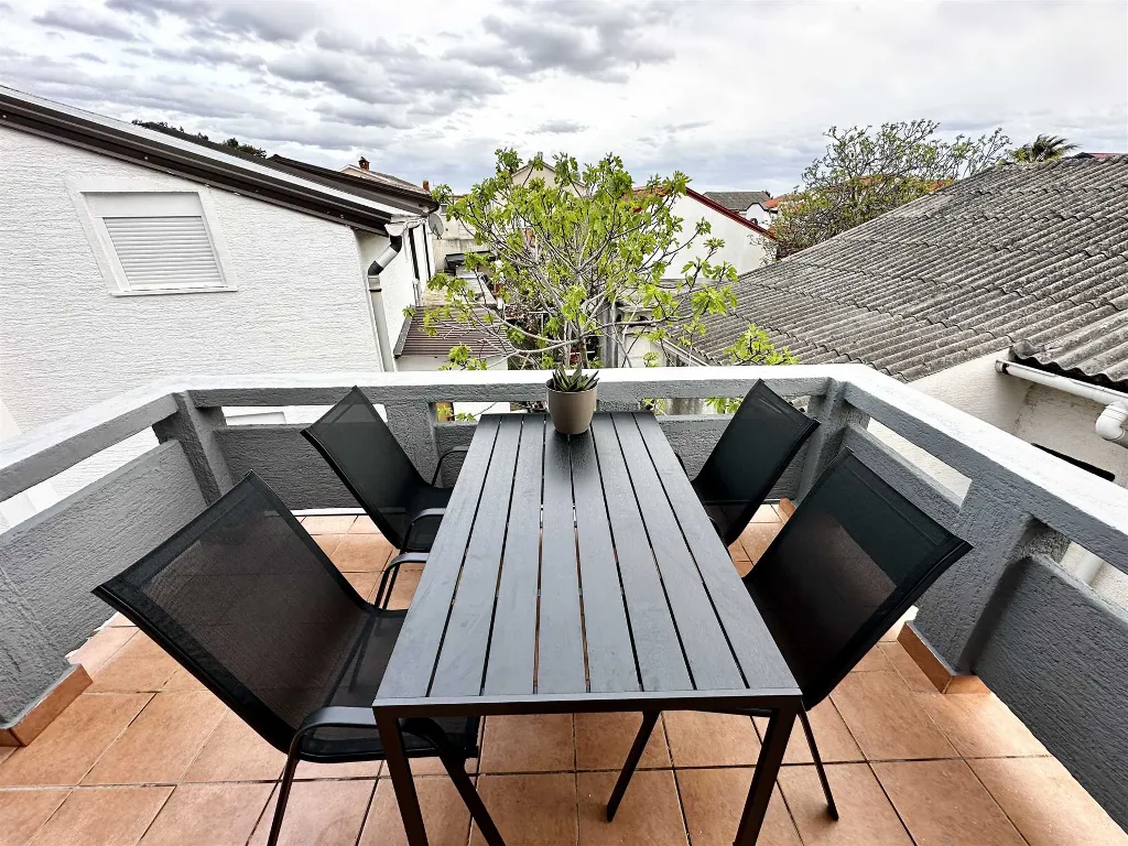 2-Bedroom Apartment for 4 in Vir, Near Beach