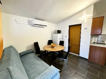 2-Bedroom Apartment for 4 in Vir, Near Beach