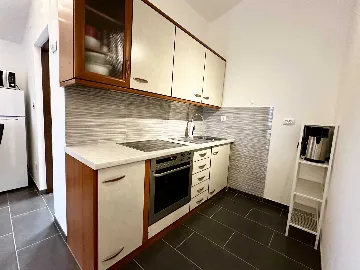 2-Bedroom Apartment for 4 in Vir, Near Beach