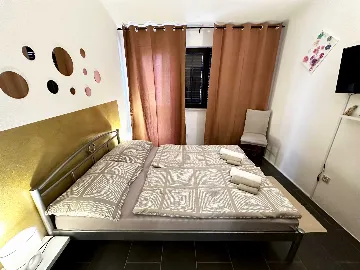 2-Bedroom Apartment for 4 in Vir, Near Beach