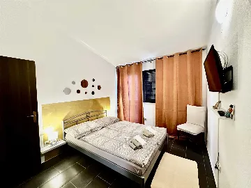 2-Bedroom Apartment for 4 in Vir, Near Beach