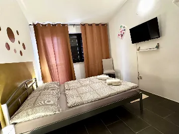 2-Bedroom Apartment for 4 in Vir, Near Beach