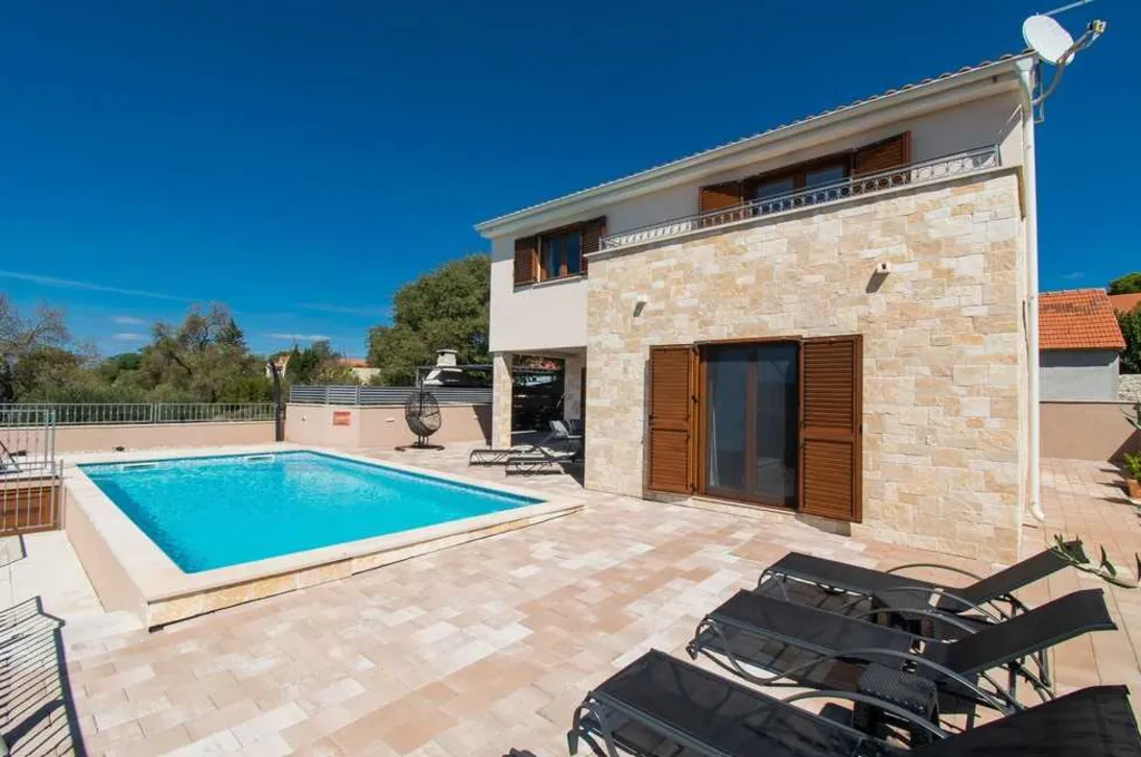 3-Bedroom Villa in Budak with Swimming Pool