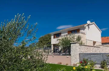 3-Bedroom Villa in Budak with Swimming Pool