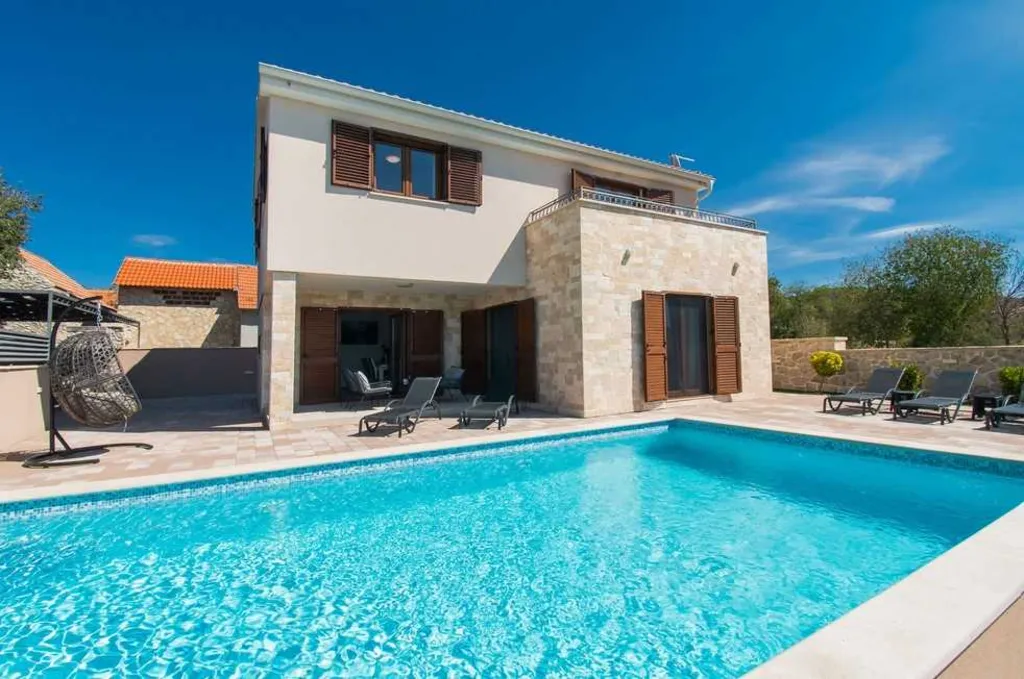 3-Bedroom Villa in Budak with Swimming Pool