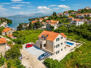 6-Bedroom Villa in Splitska with Pool & Sea View