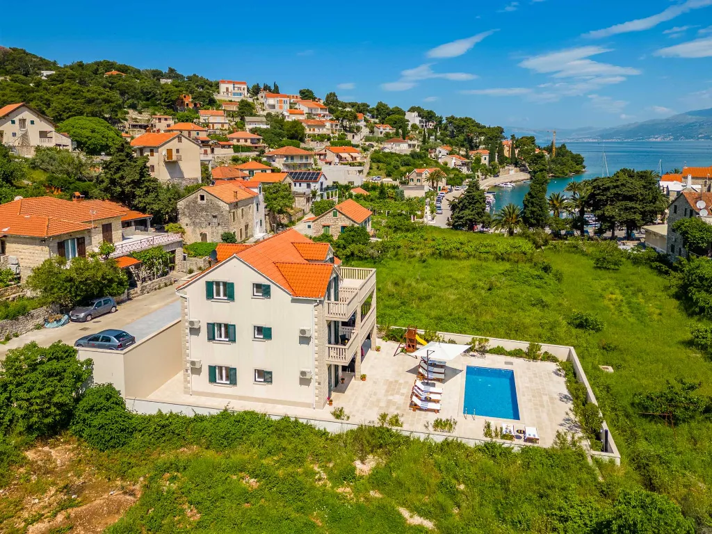 6-Bedroom Villa in Splitska with Pool & Sea View