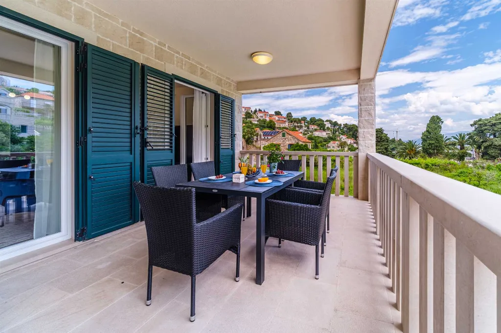 6-Bedroom Villa in Splitska with Pool & Sea View