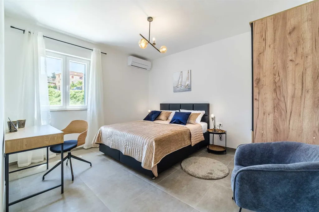 6-Bedroom Villa in Splitska with Pool & Sea View