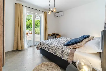 6-Bedroom Villa in Splitska with Pool & Sea View