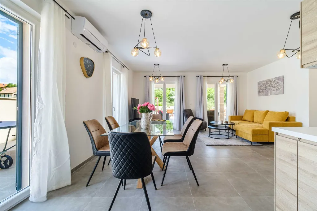 6-Bedroom Villa in Splitska with Pool & Sea View