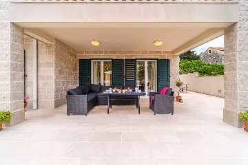 6-Bedroom Villa in Splitska with Pool & Sea View