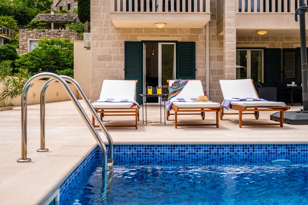 6-Bedroom Villa in Splitska with Pool & Sea View