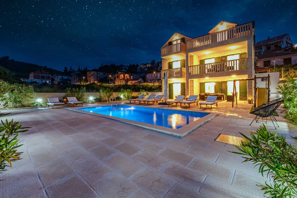 6-Bedroom Villa in Splitska with Pool & Sea View