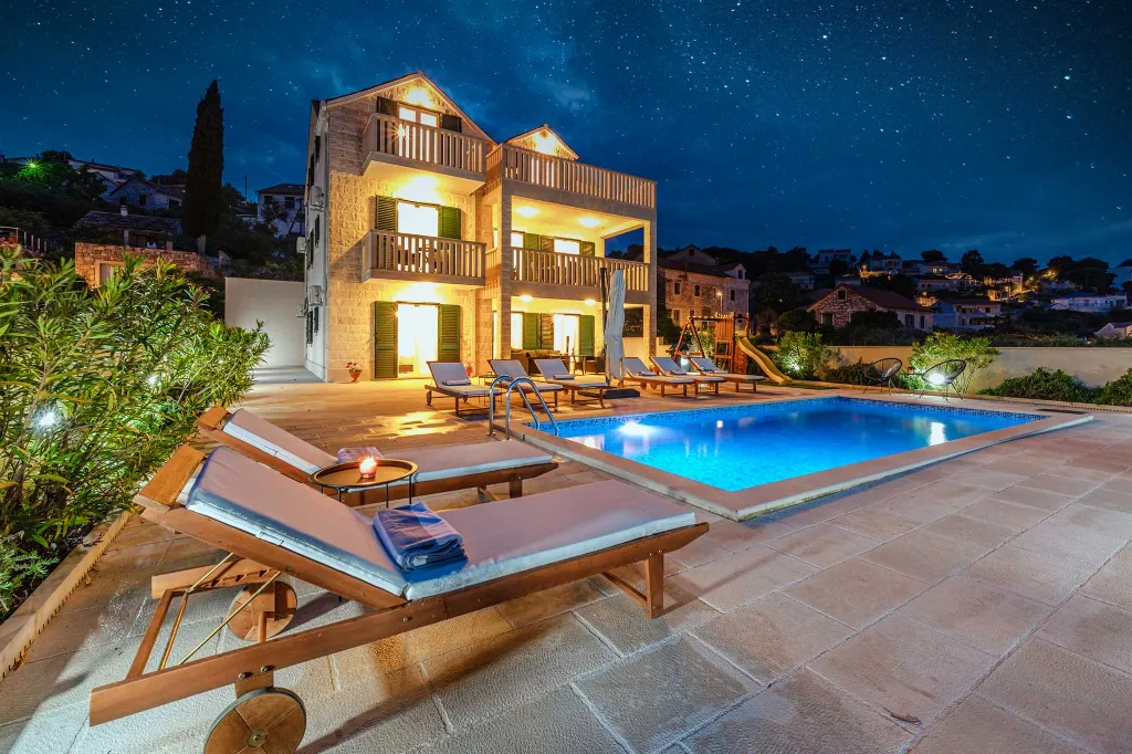 6-Bedroom Villa in Splitska with Pool & Sea View